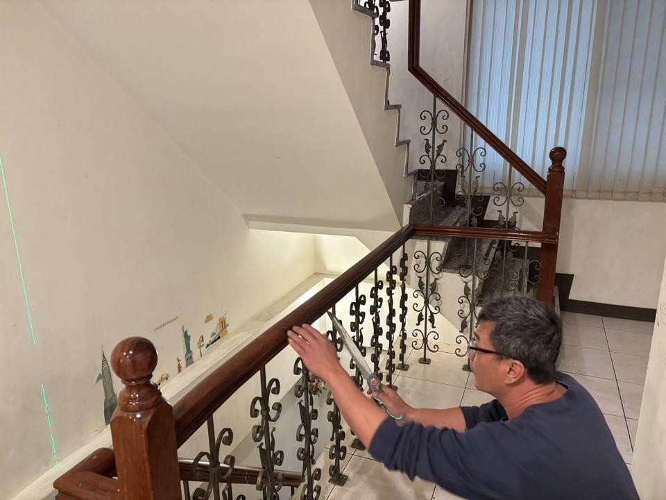 �x����٩