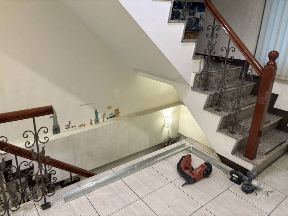 �x����٩