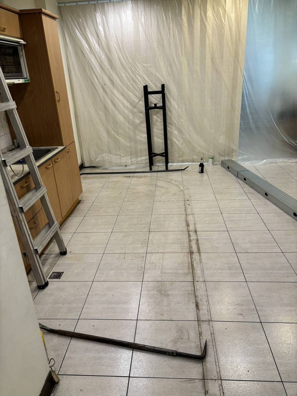 �x����٩