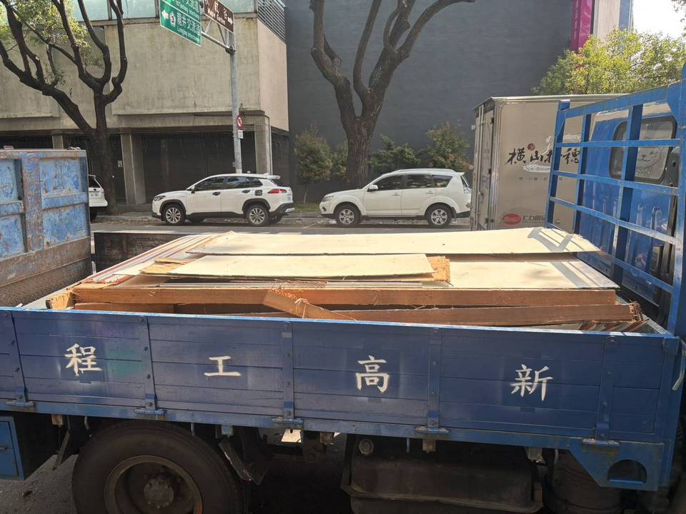 �x����٩