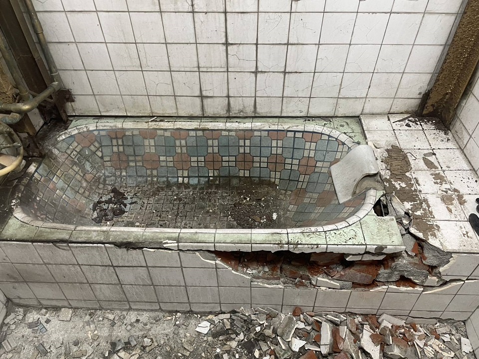 �j����M�B